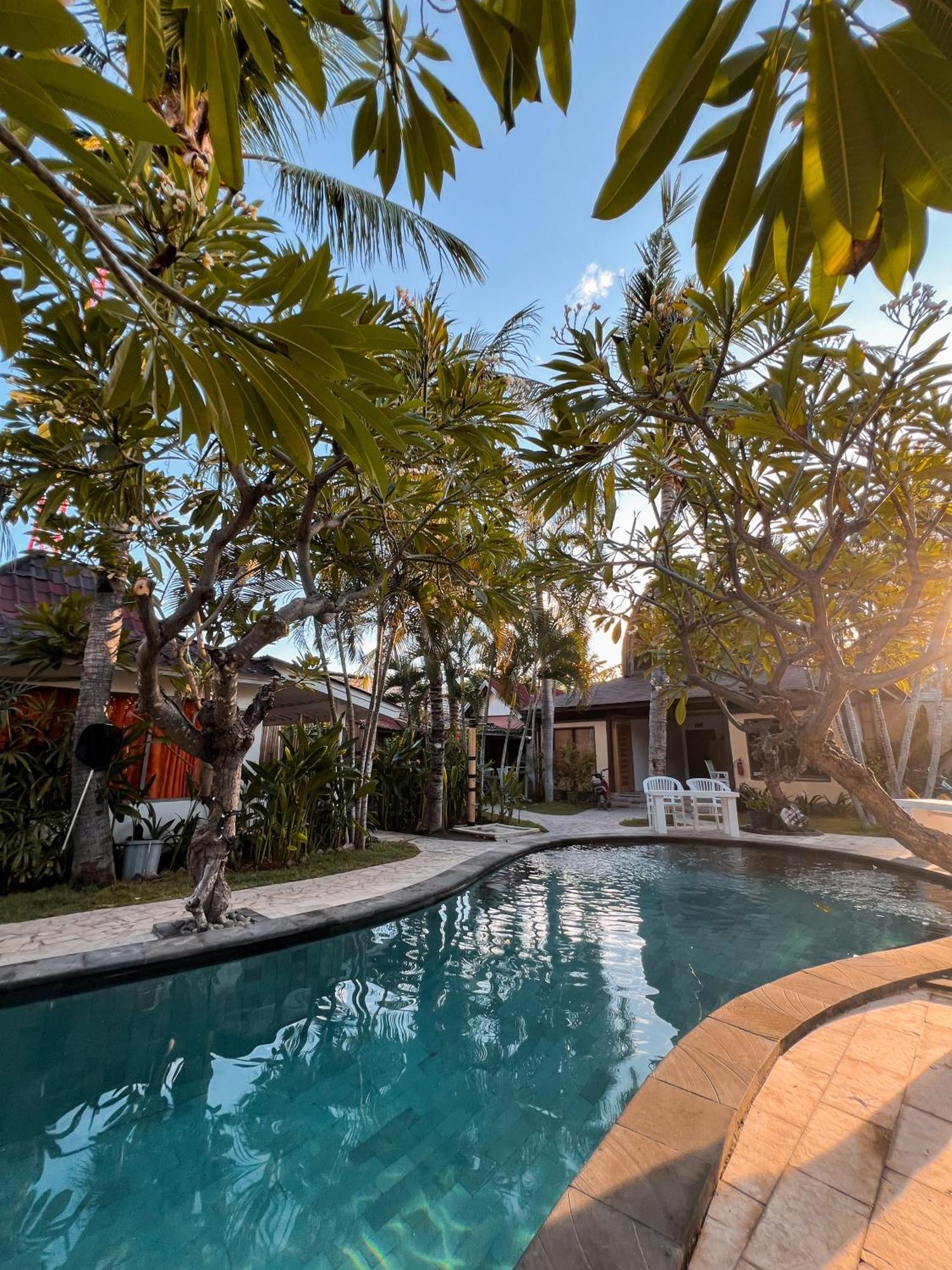 Coconut Dream Hotel Gili Trawangan Exterior photo